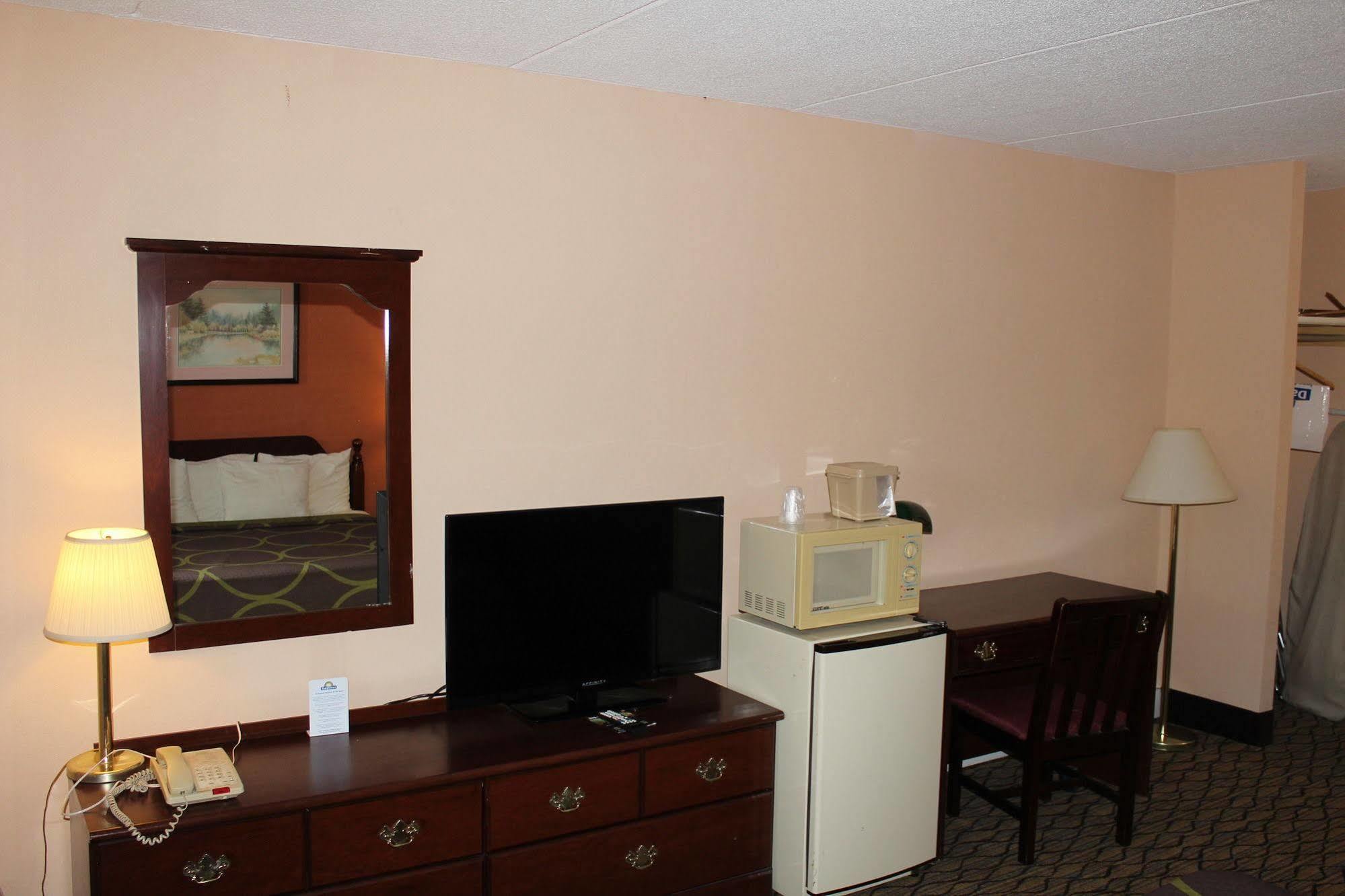 Days Inn By Wyndham Lenox Ma Kültér fotó