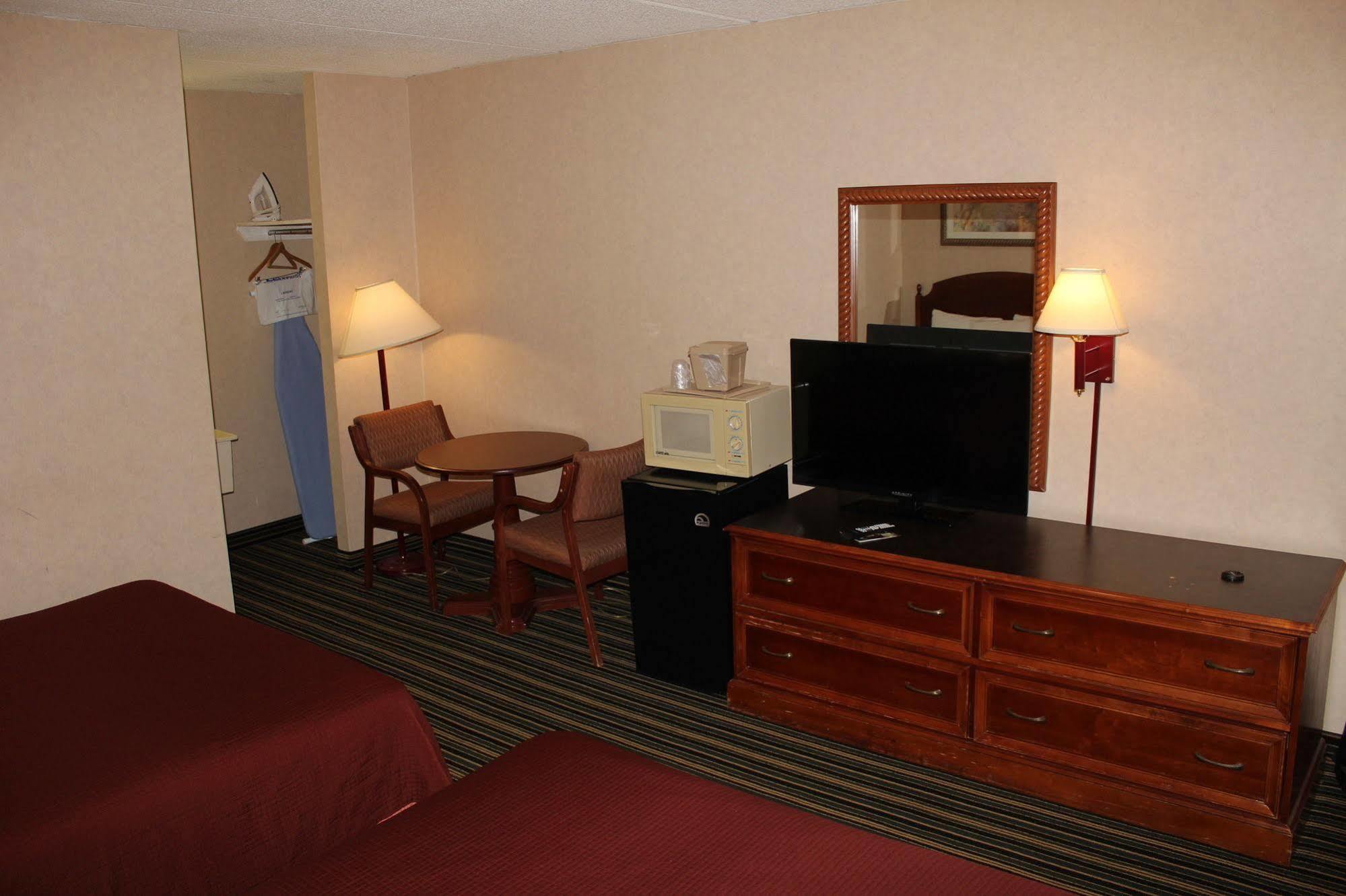 Days Inn By Wyndham Lenox Ma Kültér fotó